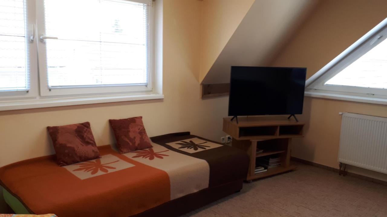 Apartman Koi Daire Veltrusy Dış mekan fotoğraf
